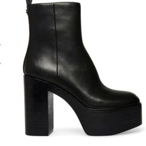 STEVE MADDEN Platform boots